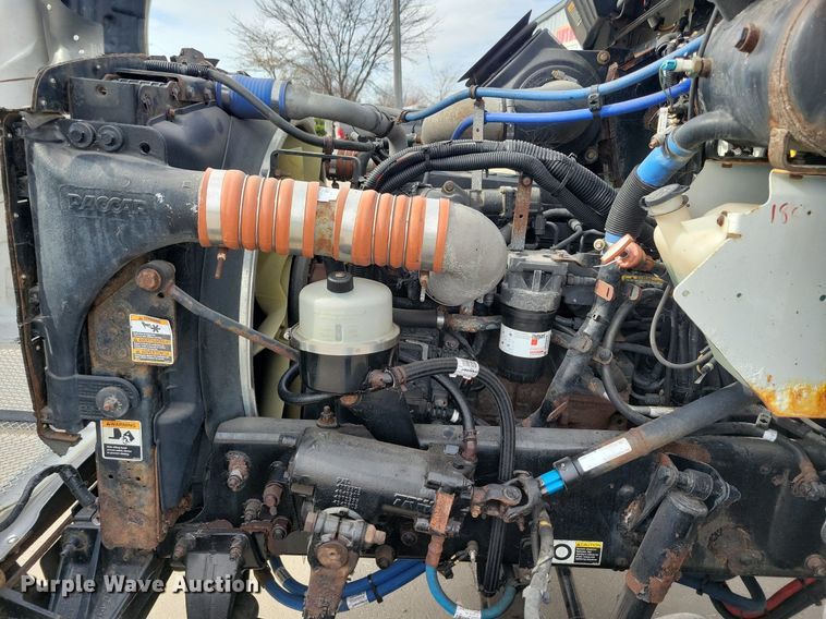 image for item LO9948 2014 Kenworth T370  truck cab and chassis