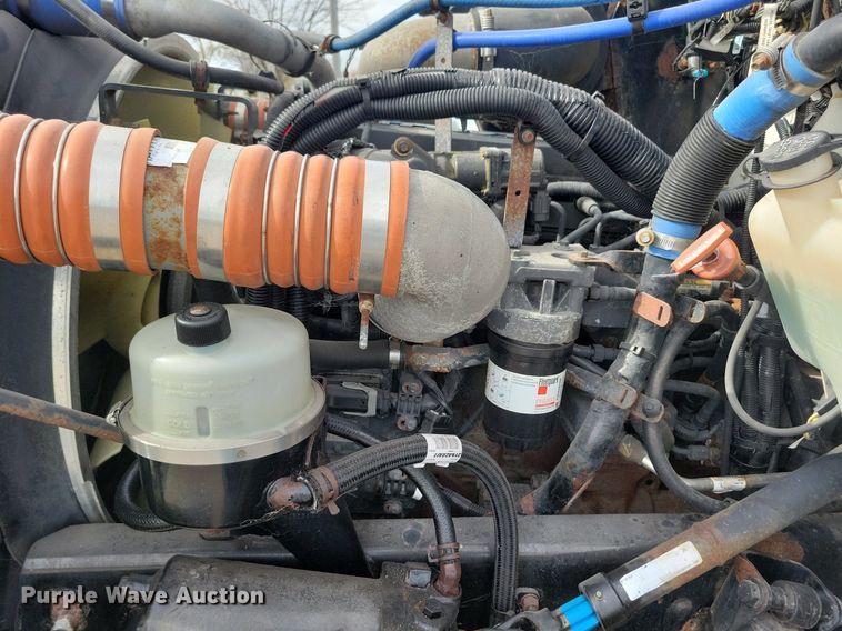 image for item LO9948 2014 Kenworth T370  truck cab and chassis