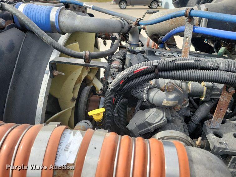 image for item LO9948 2014 Kenworth T370  truck cab and chassis