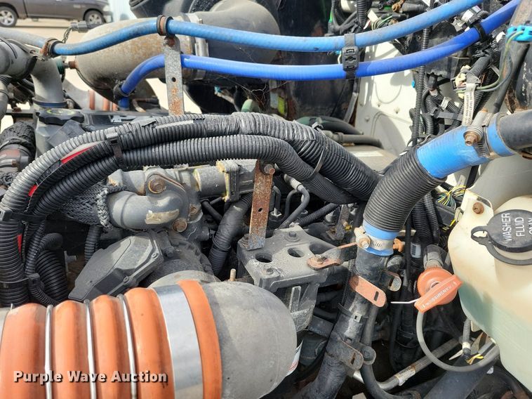 image for item LO9948 2014 Kenworth T370  truck cab and chassis