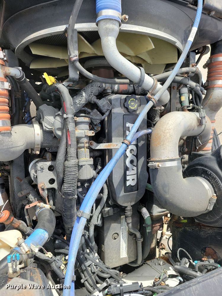 image for item LO9948 2014 Kenworth T370  truck cab and chassis