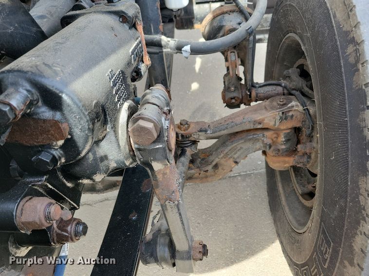 image for item LO9948 2014 Kenworth T370  truck cab and chassis