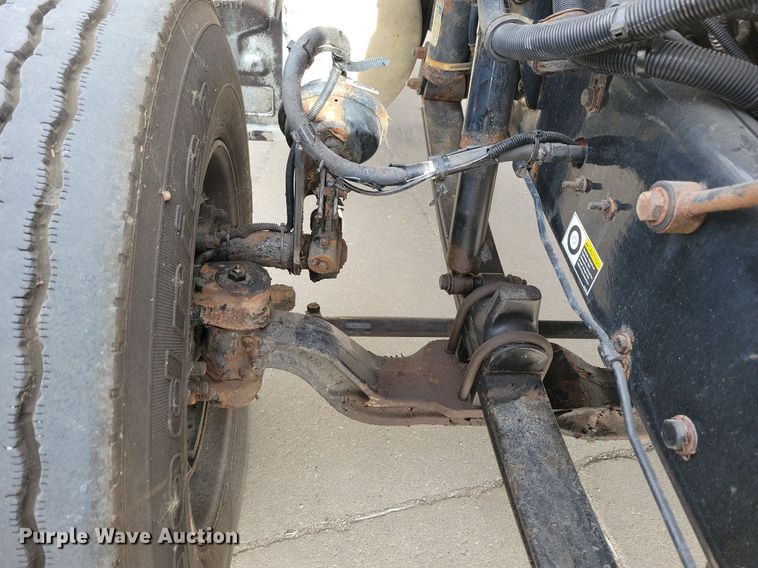 image for item LO9948 2014 Kenworth T370  truck cab and chassis