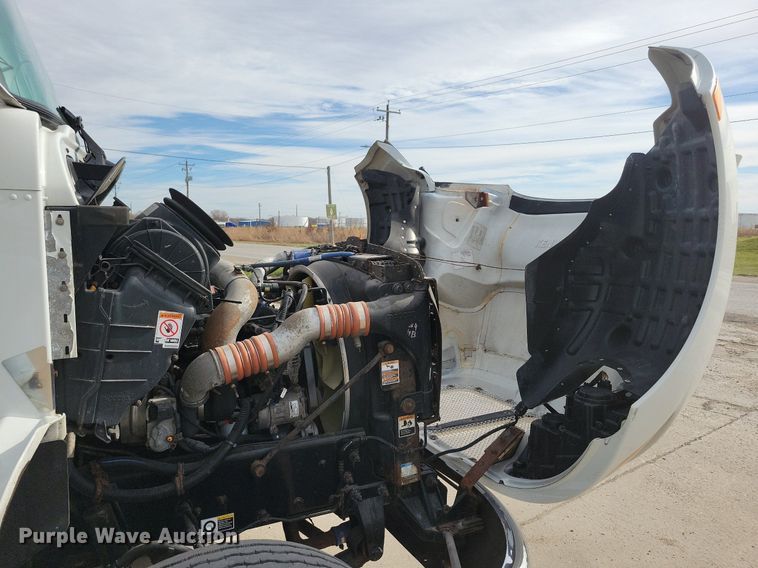 image for item LO9948 2014 Kenworth T370  truck cab and chassis