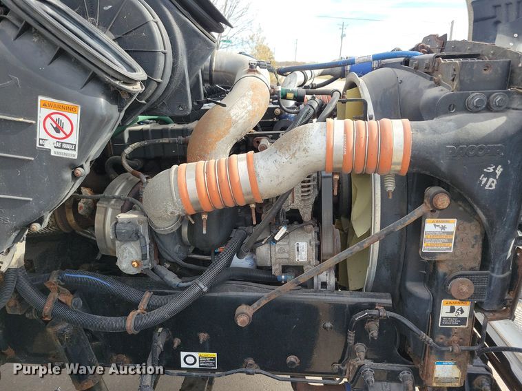 image for item LO9948 2014 Kenworth T370  truck cab and chassis