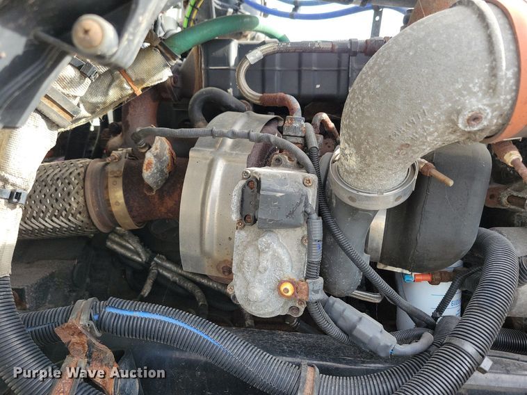 image for item LO9948 2014 Kenworth T370  truck cab and chassis