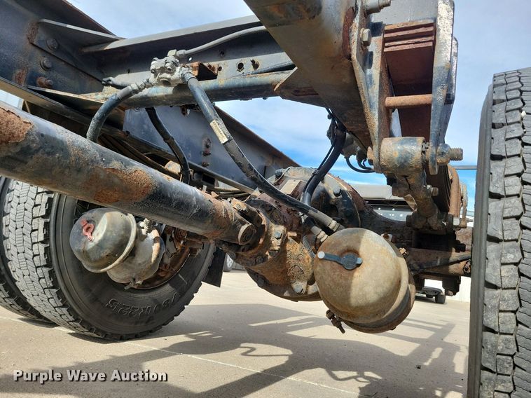 image for item LO9948 2014 Kenworth T370  truck cab and chassis