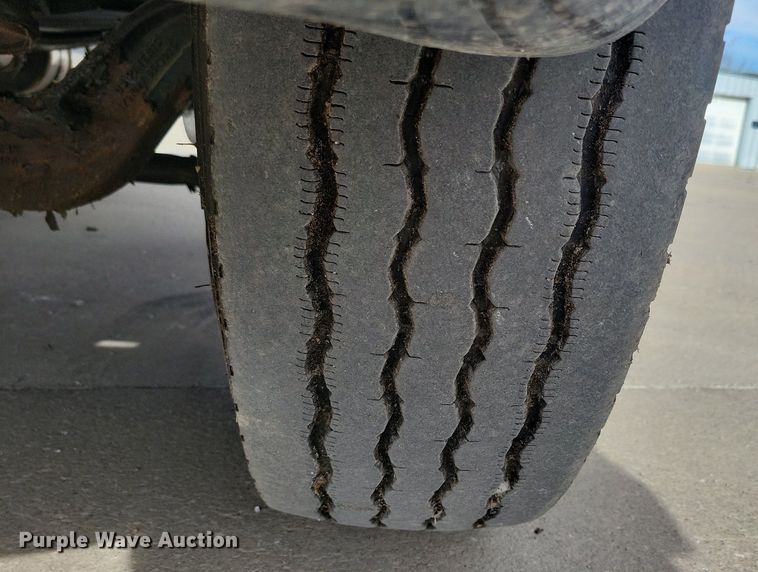 image for item LO9948 2014 Kenworth T370  truck cab and chassis