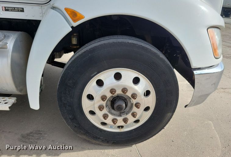 image for item LO9948 2014 Kenworth T370  truck cab and chassis