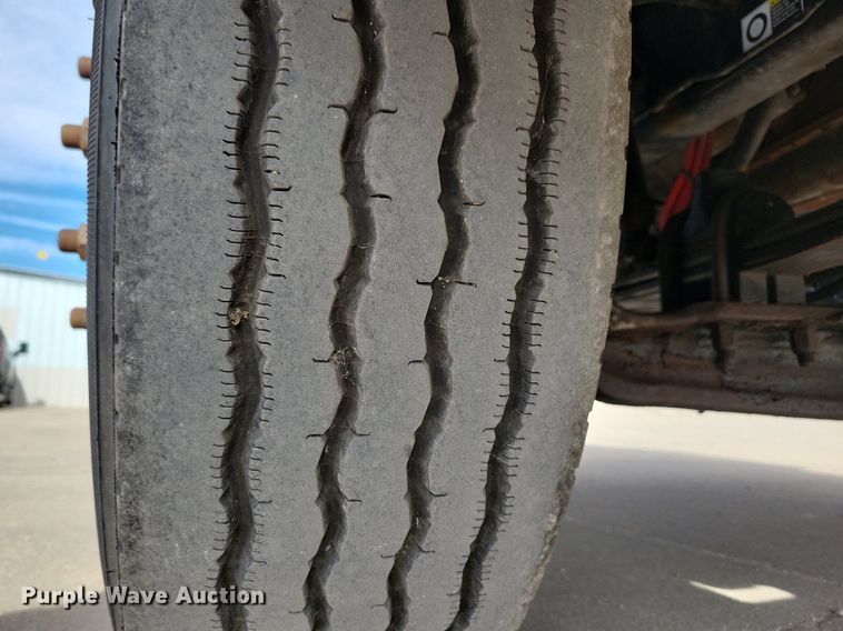 image for item LO9948 2014 Kenworth T370  truck cab and chassis