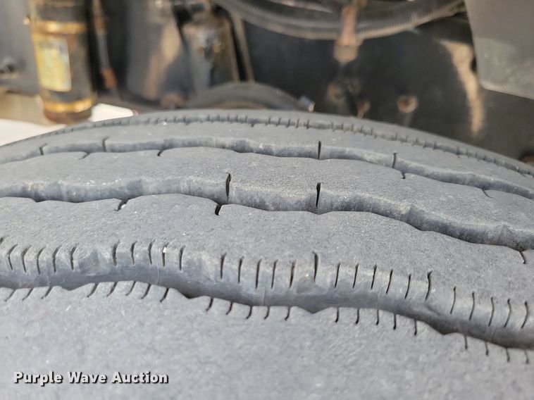 image for item LO9948 2014 Kenworth T370  truck cab and chassis