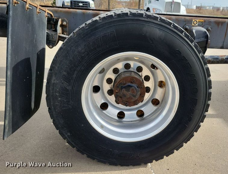 image for item LO9948 2014 Kenworth T370  truck cab and chassis