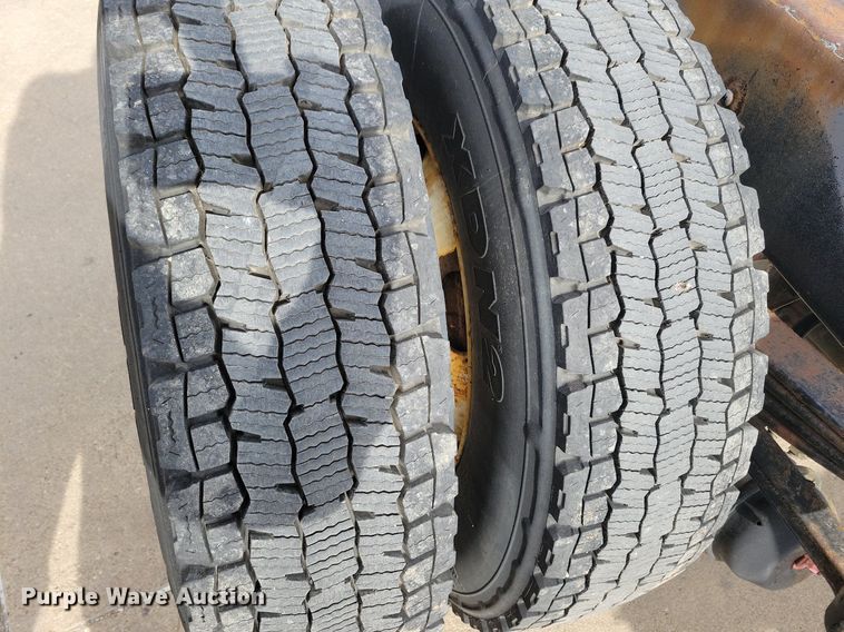 image for item LO9948 2014 Kenworth T370  truck cab and chassis