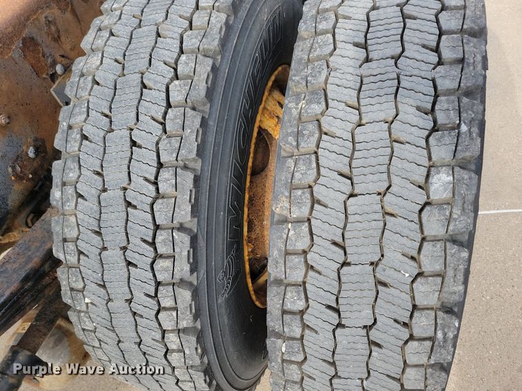 image for item LO9948 2014 Kenworth T370  truck cab and chassis