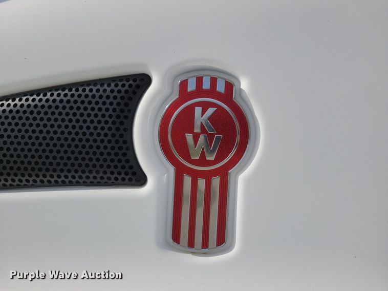 image for item LO9948 2014 Kenworth T370  truck cab and chassis