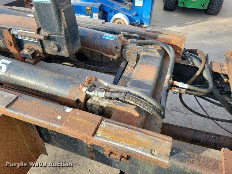 image for item LO9950 1998 International 4700  hook lift truck