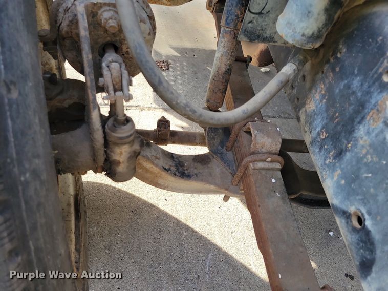 image for item LO9950 1998 International 4700  hook lift truck