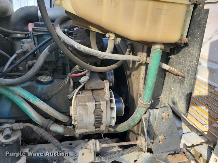 image for item LO9950 1998 International 4700  hook lift truck