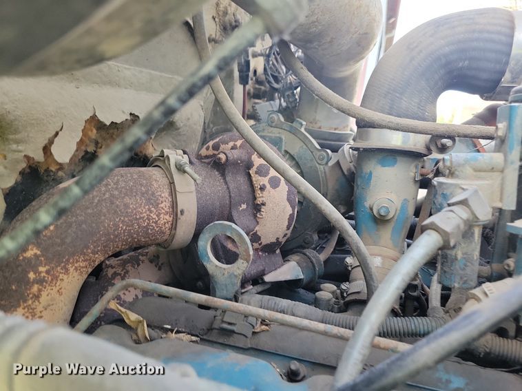 image for item LO9950 1998 International 4700  hook lift truck