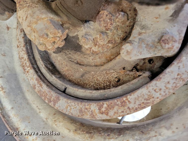 image for item LO9950 1998 International 4700  hook lift truck