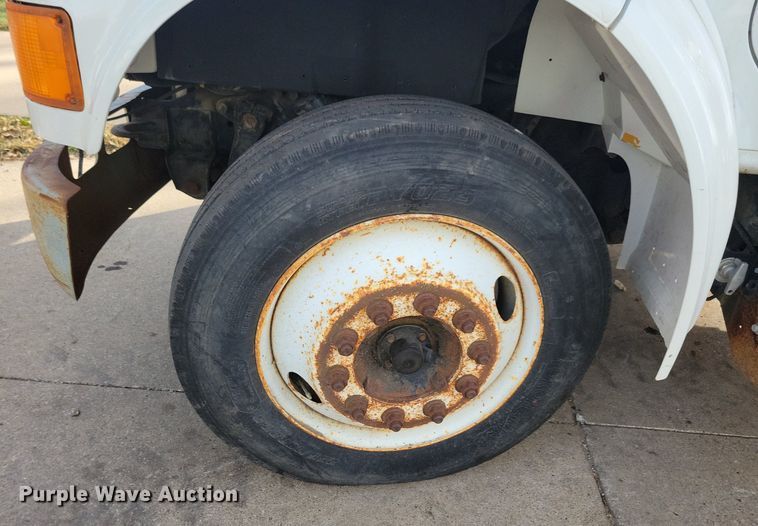 image for item LO9950 1998 International 4700  hook lift truck