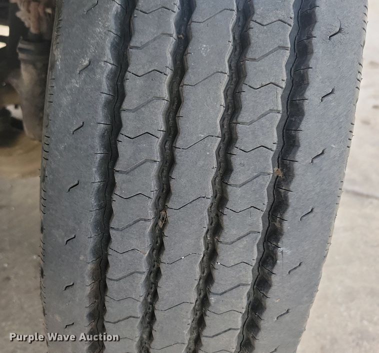 image for item LO9950 1998 International 4700  hook lift truck