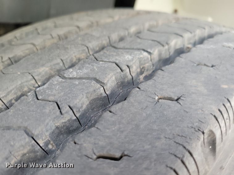 image for item LO9950 1998 International 4700  hook lift truck