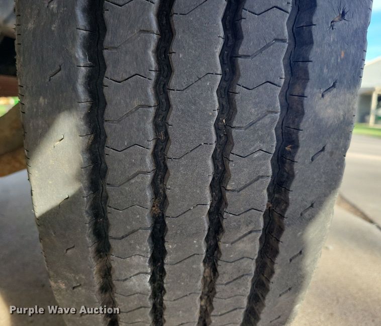 image for item LO9950 1998 International 4700  hook lift truck