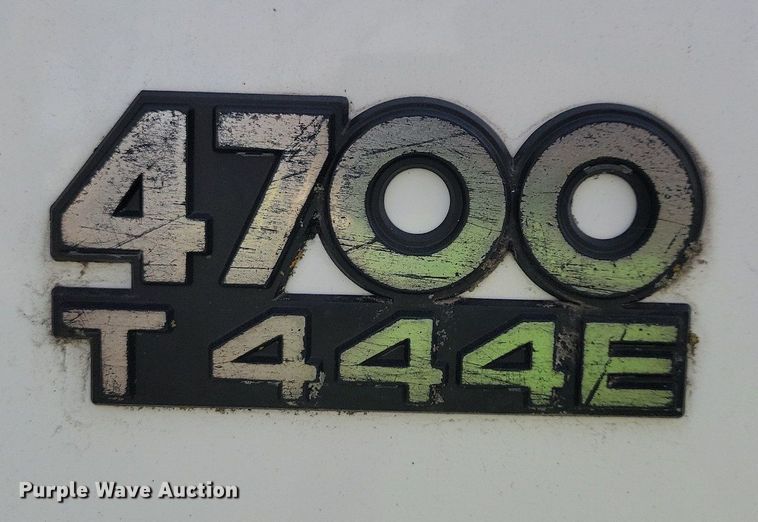 image for item LO9950 1998 International 4700  hook lift truck