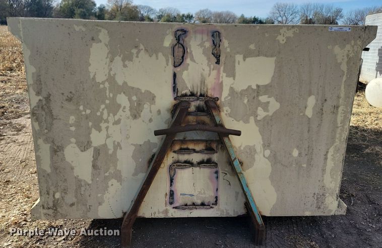 image for item LO9951 Hi-Bilt  hook lift dump bed