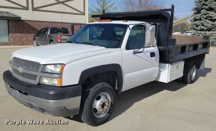 image for item LO9956 2004 Chevrolet Silverado 3500  dump bed pickup truck