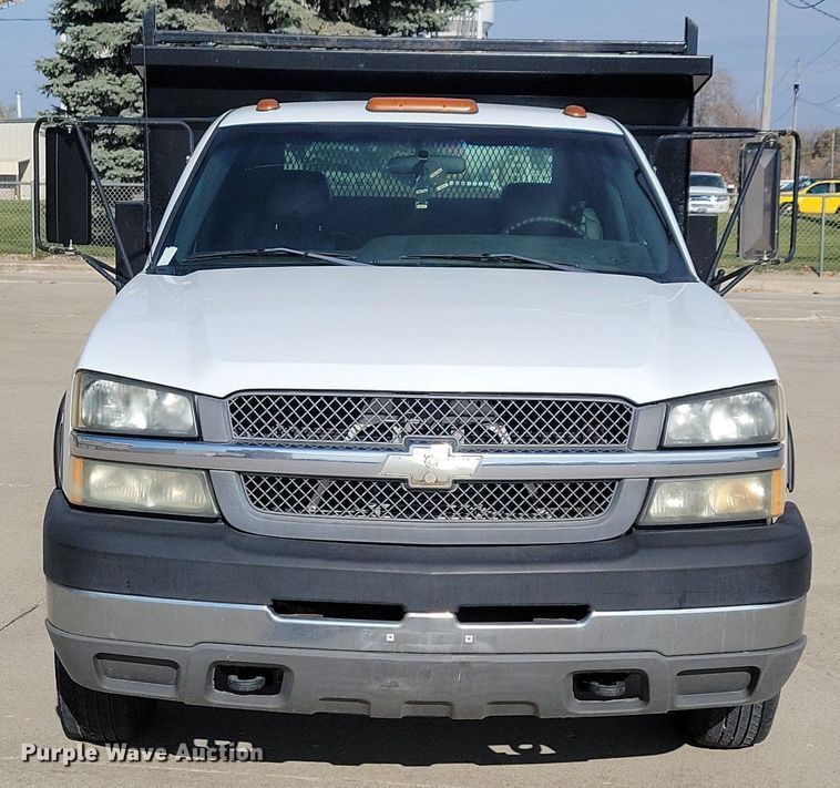 image for item LO9956 2004 Chevrolet Silverado 3500  dump bed pickup truck