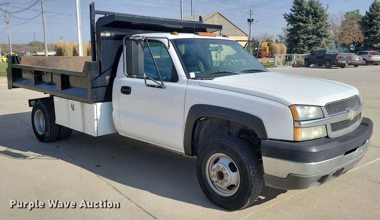 image for item LO9956 2004 Chevrolet Silverado 3500  dump bed pickup truck