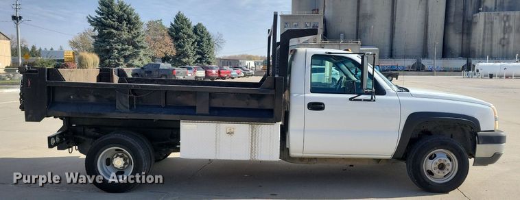 image for item LO9956 2004 Chevrolet Silverado 3500  dump bed pickup truck