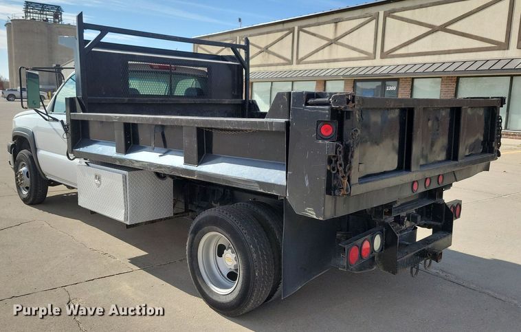 image for item LO9956 2004 Chevrolet Silverado 3500  dump bed pickup truck