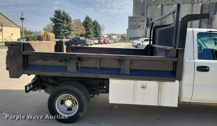 image for item LO9956 2004 Chevrolet Silverado 3500  dump bed pickup truck
