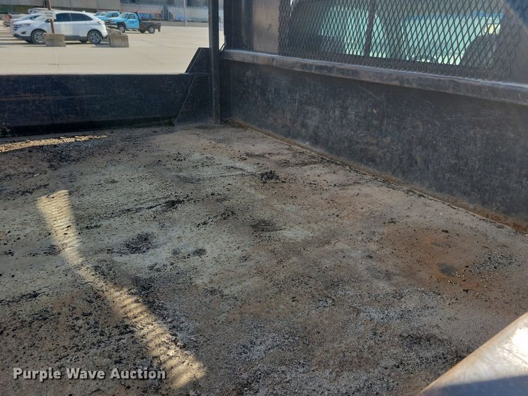 image for item LO9956 2004 Chevrolet Silverado 3500  dump bed pickup truck