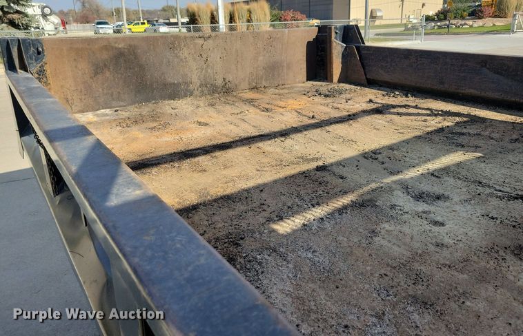 image for item LO9956 2004 Chevrolet Silverado 3500  dump bed pickup truck