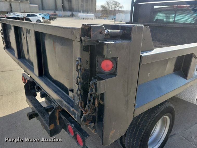 image for item LO9956 2004 Chevrolet Silverado 3500  dump bed pickup truck