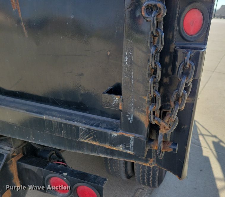 image for item LO9956 2004 Chevrolet Silverado 3500  dump bed pickup truck