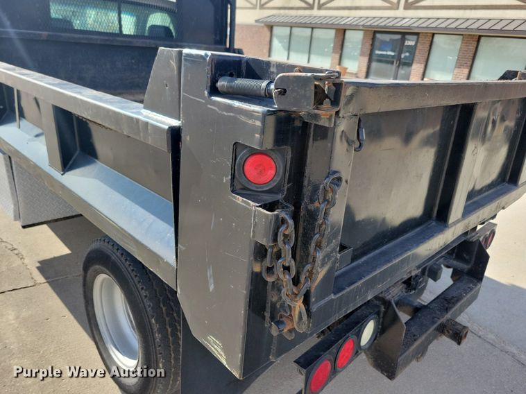 image for item LO9956 2004 Chevrolet Silverado 3500  dump bed pickup truck