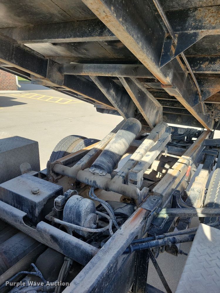 image for item LO9956 2004 Chevrolet Silverado 3500  dump bed pickup truck