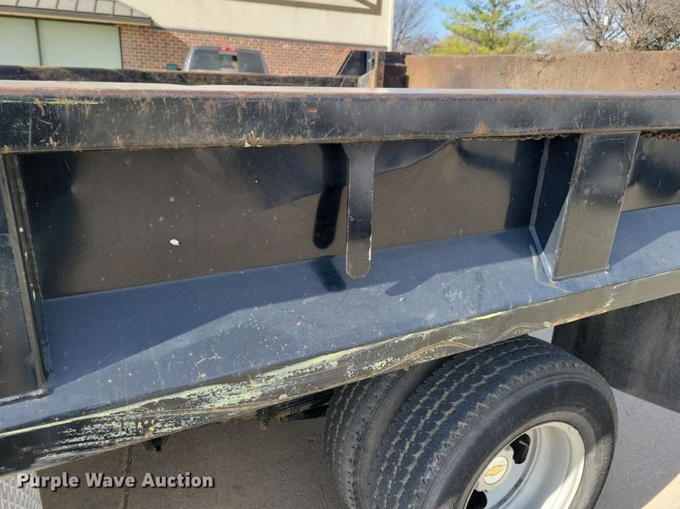 image for item LO9956 2004 Chevrolet Silverado 3500  dump bed pickup truck