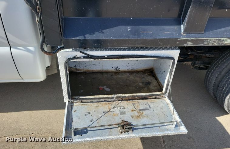 image for item LO9956 2004 Chevrolet Silverado 3500  dump bed pickup truck