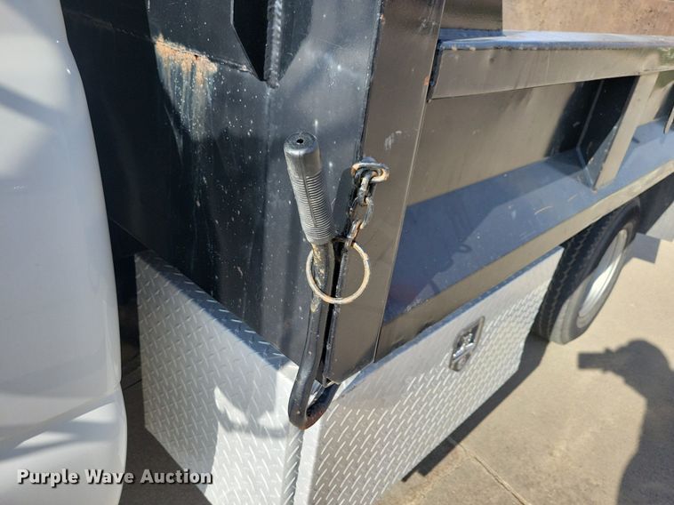 image for item LO9956 2004 Chevrolet Silverado 3500  dump bed pickup truck