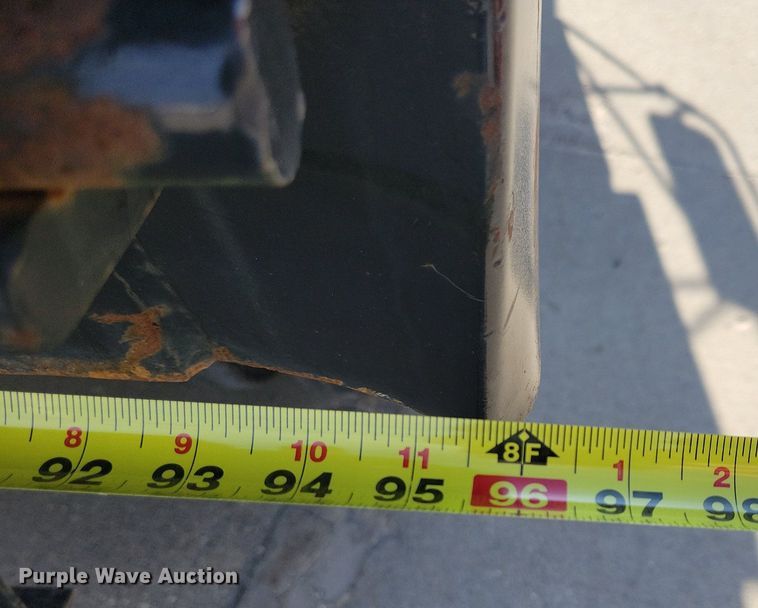 image for item LO9956 2004 Chevrolet Silverado 3500  dump bed pickup truck