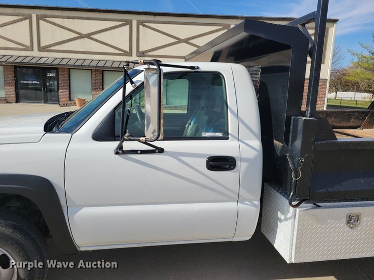 image for item LO9956 2004 Chevrolet Silverado 3500  dump bed pickup truck