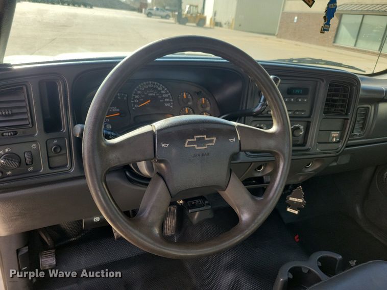 image for item LO9956 2004 Chevrolet Silverado 3500  dump bed pickup truck