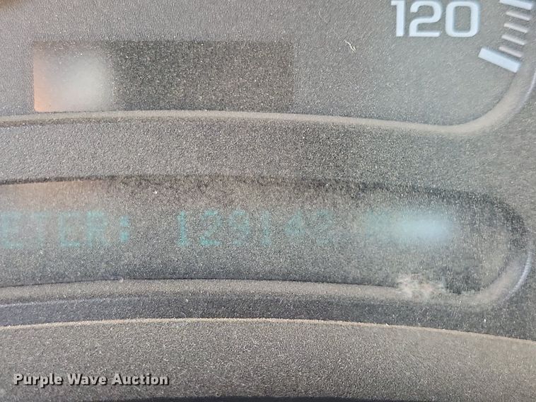 image for item LO9956 2004 Chevrolet Silverado 3500  dump bed pickup truck