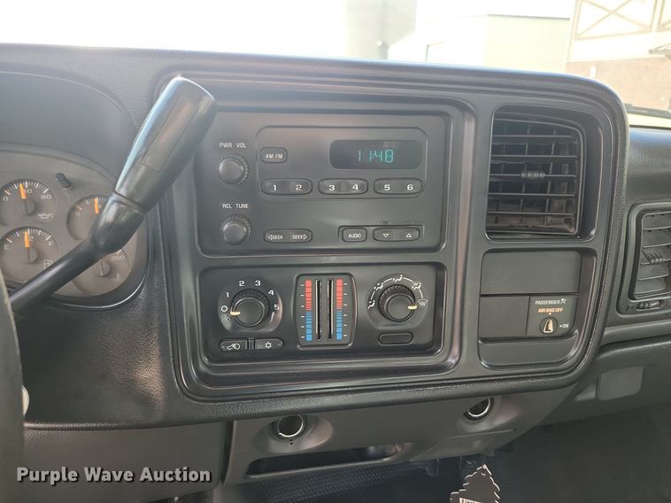 image for item LO9956 2004 Chevrolet Silverado 3500  dump bed pickup truck